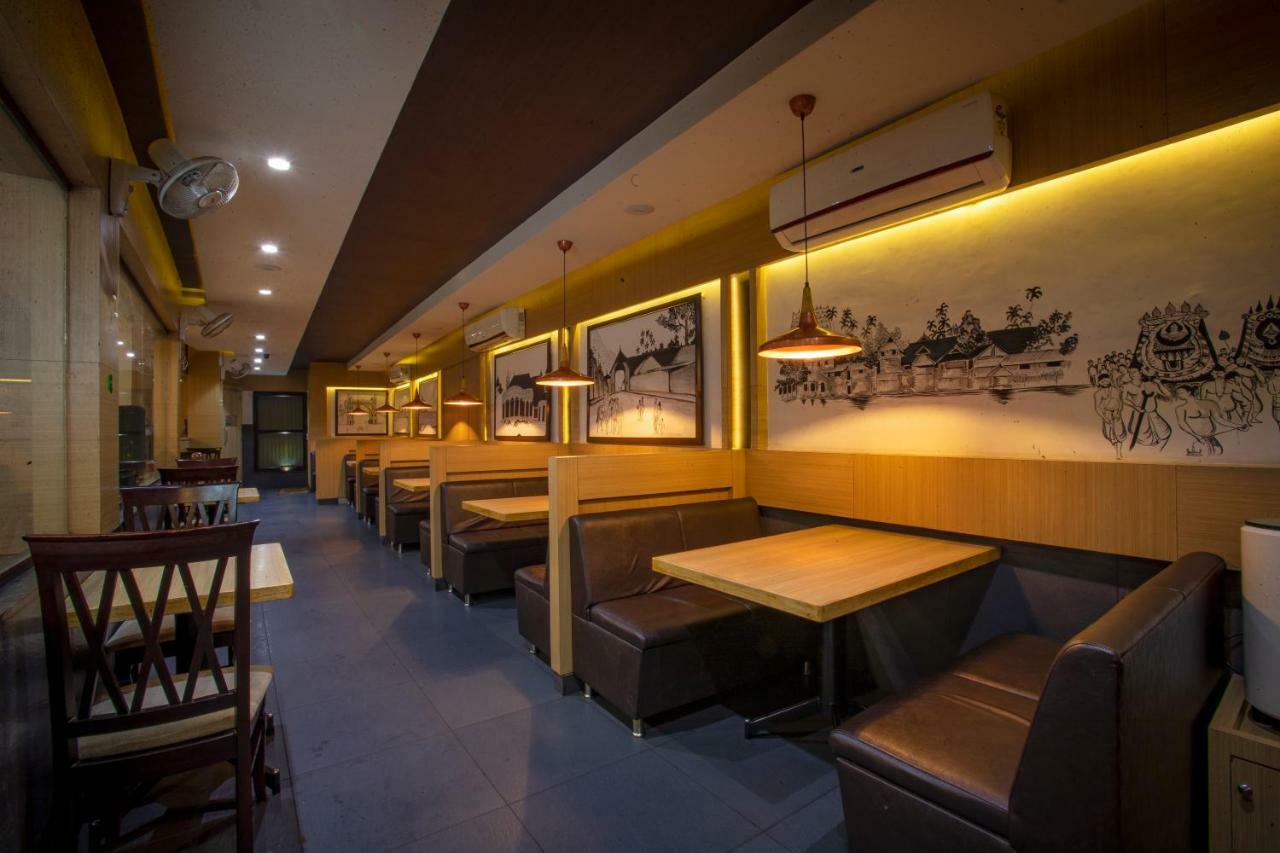 Sri Udupi Hotel Thiruvananthapuram Exterior photo